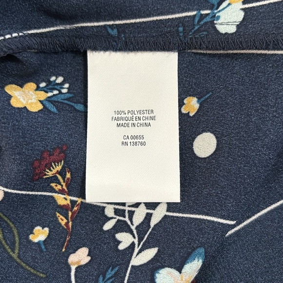 Reitmans Navy Blue Blouse with 3/4 button tab sleeve size 2X - Picture 5 of 6